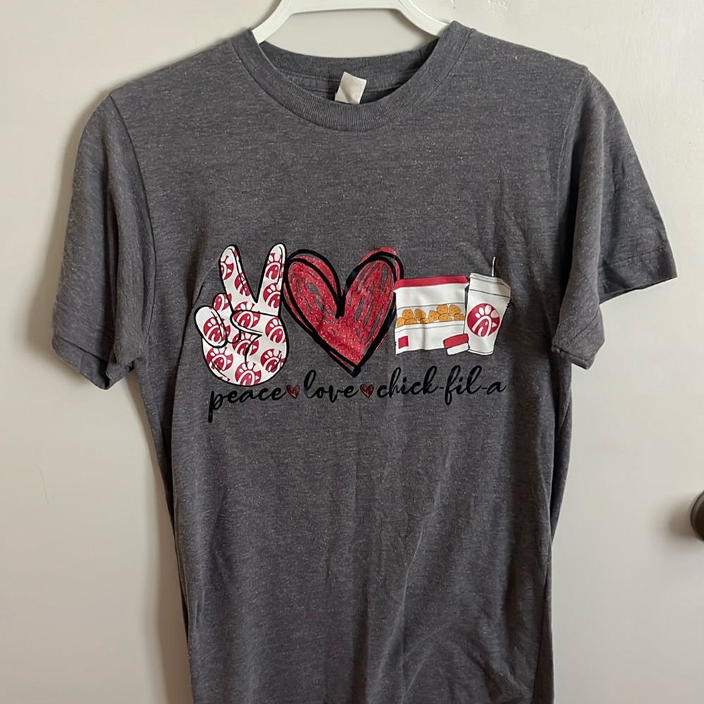 Small peace love chick-fil-a t-shirt